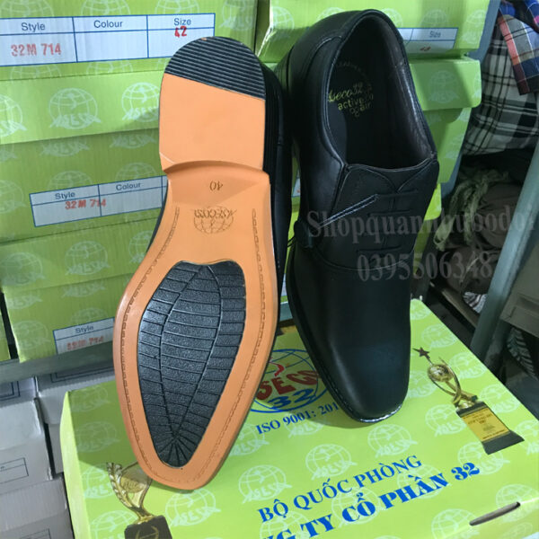 Giày tướng đế vàng